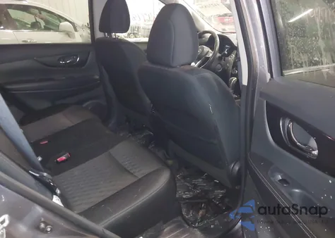 2017 Nissan Rogue Sv z USA, uszkodzony, nr VIN 5N1AT2MV5HC877585